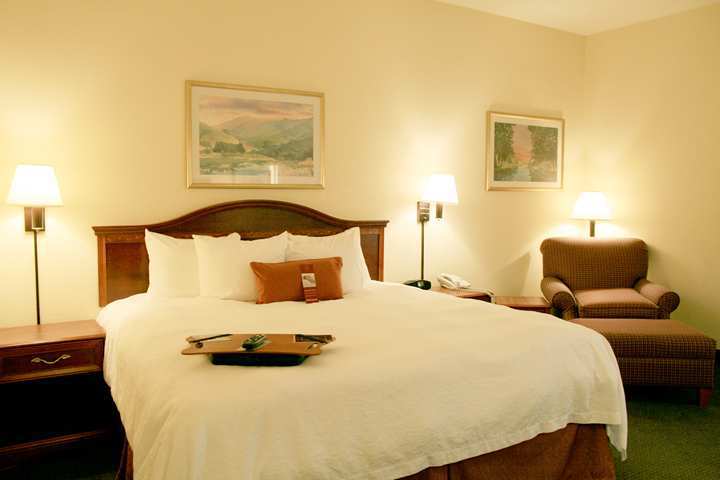 Hampton Inn Spartanburg Hotel Room photo